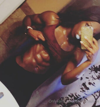 ebonymuscle Nahé Úniky OnlyFans Fotka 16