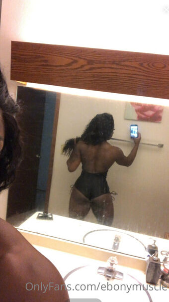 ebonymuscle Nahé Úniky OnlyFans Fotka 20