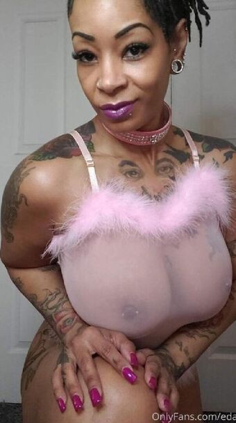 Edaqueenbee Nahé Úniky OnlyFans Fotka 1