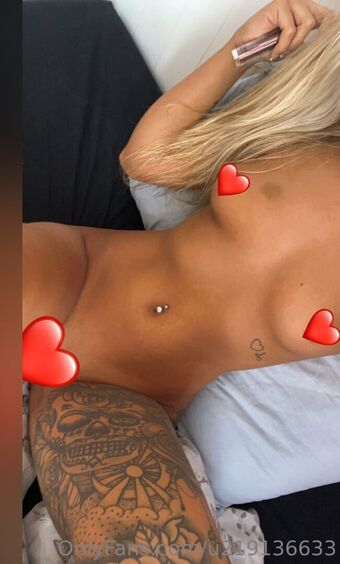 EEmmaxox Nahé Úniky OnlyFans Fotka 17