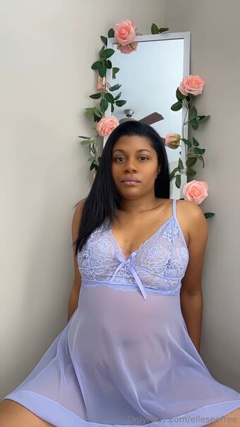 ellesee Nahé Úniky OnlyFans Fotka 18