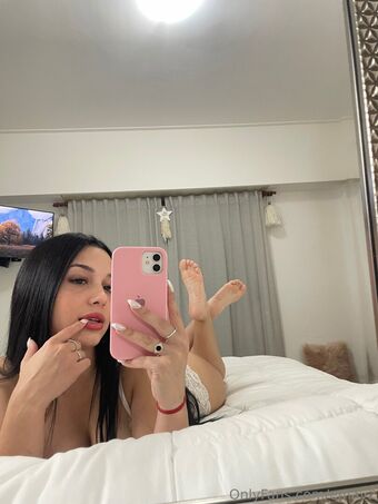 emav2 Nahé Úniky OnlyFans Fotka 1