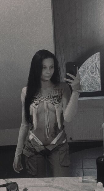 ember_ems Nahé Úniky OnlyFans Fotka 5