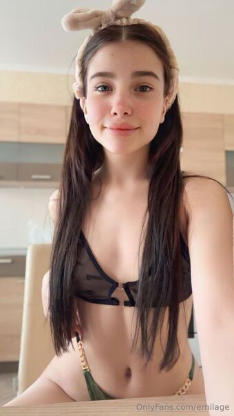 emilage Nahé Úniky OnlyFans Fotka 110