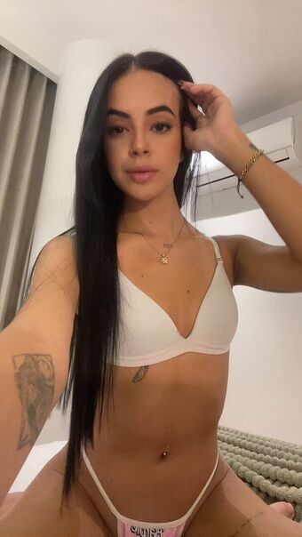 emmapetitee Nahé Úniky OnlyFans Fotka 2