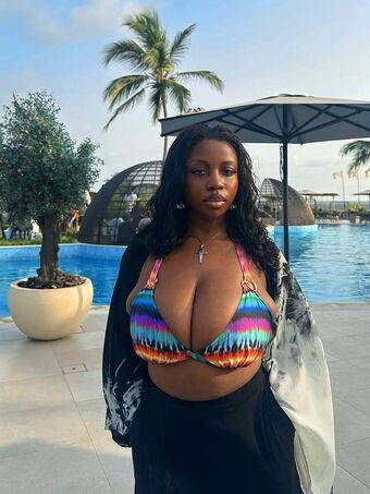 Erimegar Nahé Úniky OnlyFans Fotka 19