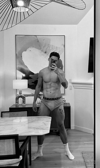 ethan_pr Nahé Úniky OnlyFans Fotka 1