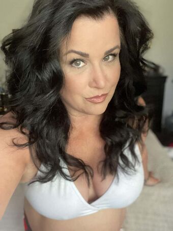 EV Parrish Nahé Úniky OnlyFans Fotka 18