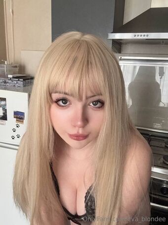 eva_blondee