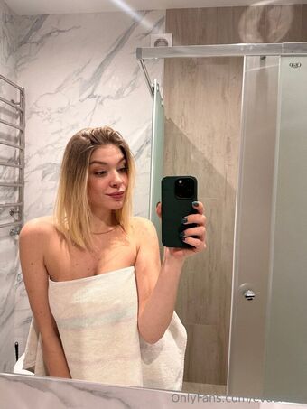 Evaarose Nahé Úniky OnlyFans Fotka 1