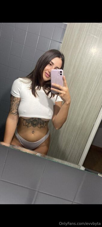 evvbyta Nahé Úniky OnlyFans Fotka 4