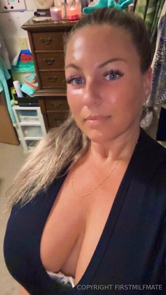 firstmilfmate Nahé Úniky OnlyFans Fotka 17