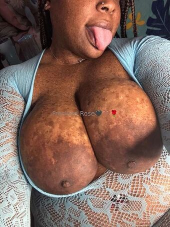 freckledfantasy5 Nahé Úniky OnlyFans Fotka 3