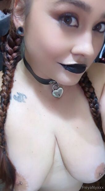 freyanyx Nahé Úniky OnlyFans Fotka 14