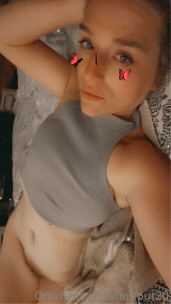 funfour20 Nahé Úniky OnlyFans Fotka 11