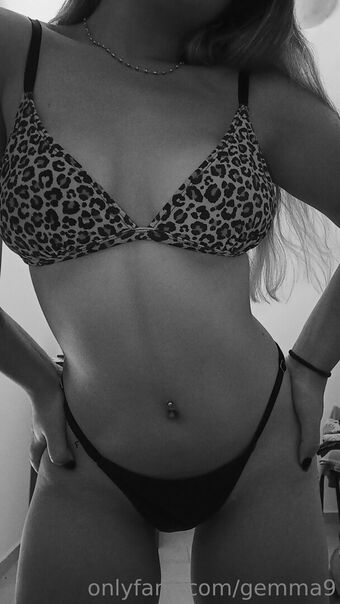 gemma9 Nahé Úniky OnlyFans Fotka 18