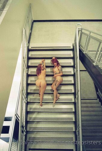 gingerstepsisters Nahé Úniky OnlyFans Fotka 9