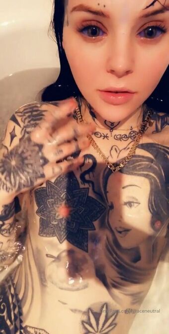 graceneutral Nahé Úniky OnlyFans Fotka 13