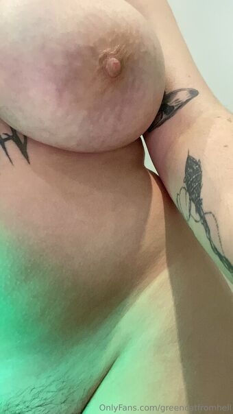 greencatfromhell Nahé Úniky OnlyFans Fotka 1