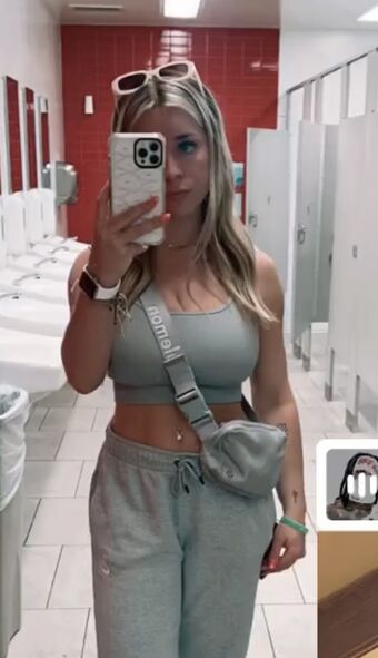 haleylarsonnn
