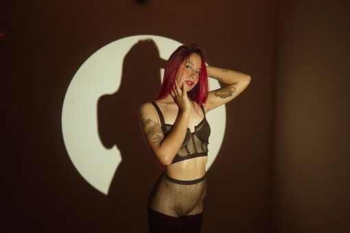 HannaRed_ Nahé Úniky OnlyFans Fotka 1