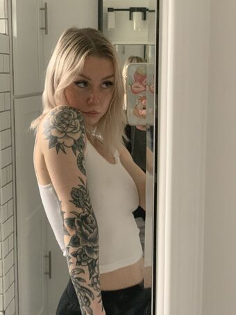 Hanner Nahé Úniky OnlyFans Fotka 6
