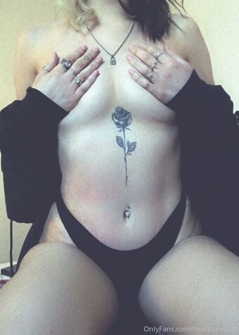 heartcompact Nahé Úniky OnlyFans Fotka 3
