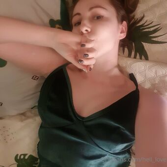 hell_love Nahé Úniky OnlyFans Fotka 1