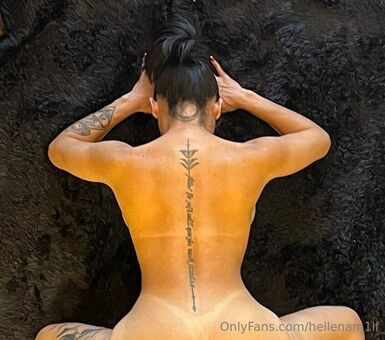 hellenam1lf Nahé Úniky OnlyFans Fotka 26