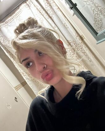 Hollynbanks Nahé Úniky OnlyFans Fotka 2