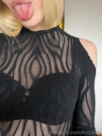 hottless Nahé Úniky OnlyFans Fotka 3