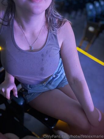 hotwifealexmarie Nahé Úniky OnlyFans Fotka 7