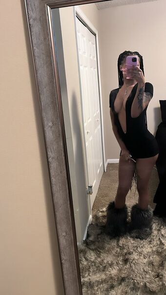 Isabel Nahé Úniky OnlyFans Fotka 27