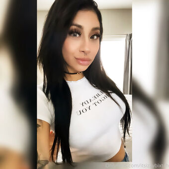 itsizzybixtch Nahé Úniky OnlyFans Fotka 6