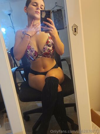 izzy_72 Nahé Úniky OnlyFans Fotka 10