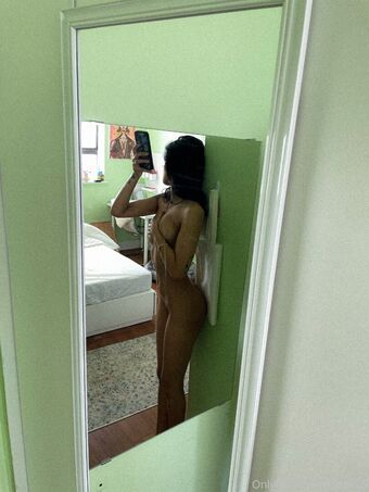 Jasleen Nahé Úniky OnlyFans Fotka 2