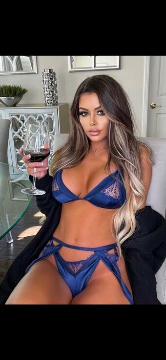 Juli.anneee Nahé Úniky OnlyFans Fotka 1