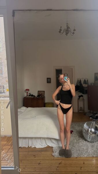 Julia Wulf Nahé Úniky OnlyFans Fotka 320