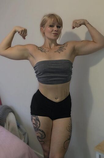 Katait Nahé Úniky OnlyFans Fotka 2