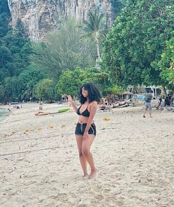 Key Plays Nahé Úniky OnlyFans Fotka 3