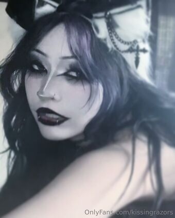 kissingrazors