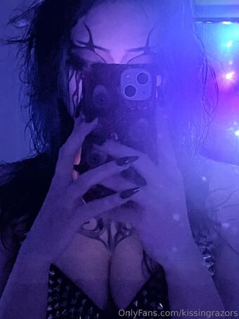 kissingrazors