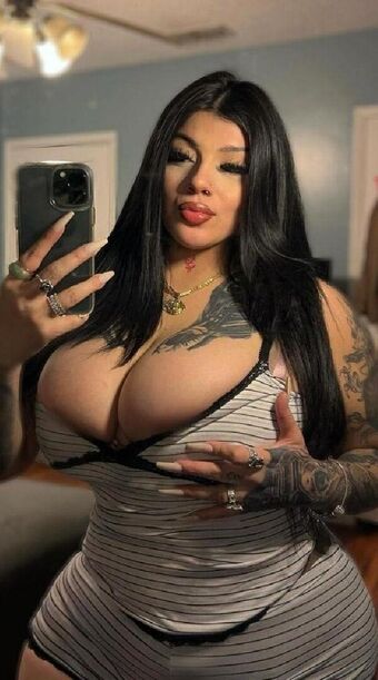 Krrose69 Nahé Úniky OnlyFans Fotka 1