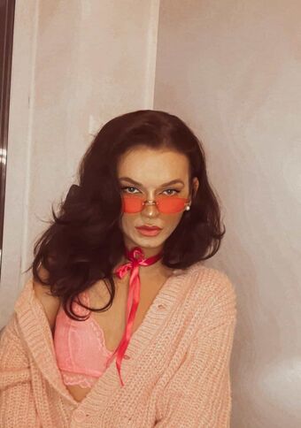 Lana Devone Nahé Úniky OnlyFans Fotka 10