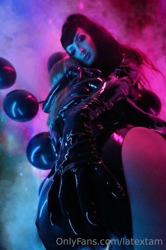 latextam Nahé Úniky OnlyFans Fotka 11
