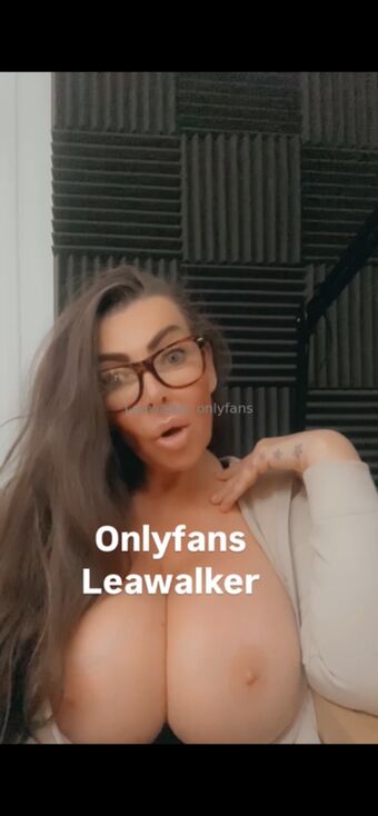 Lea Walker Nahé Úniky OnlyFans Fotka 11