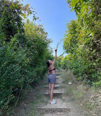 Leilani Azalea Nahé Úniky OnlyFans Fotka 33