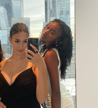 Leilani Azalea Nahé Úniky OnlyFans Fotka 38