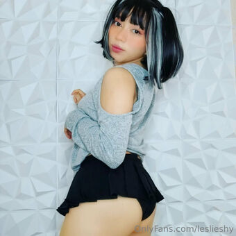 Leslieshy_20