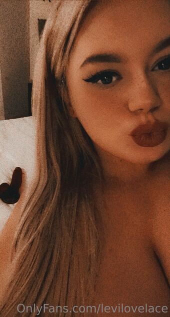 levilovelace Nahé Úniky OnlyFans Fotka 15